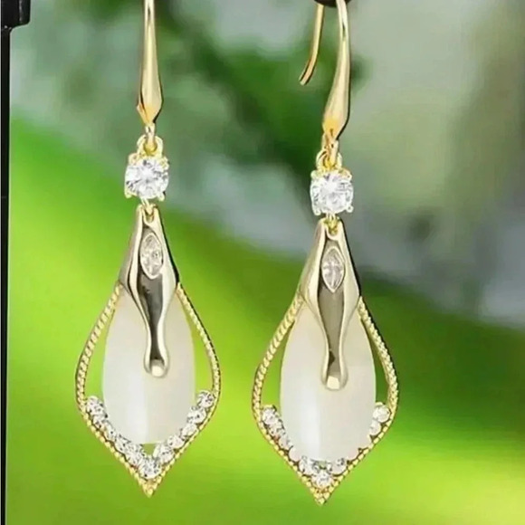 Golden plated acrylic dangle earrings alloy post - Picture 4 of 5